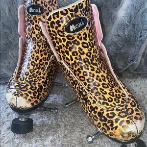 Moxi roller skates jungle size 2 cheetah print